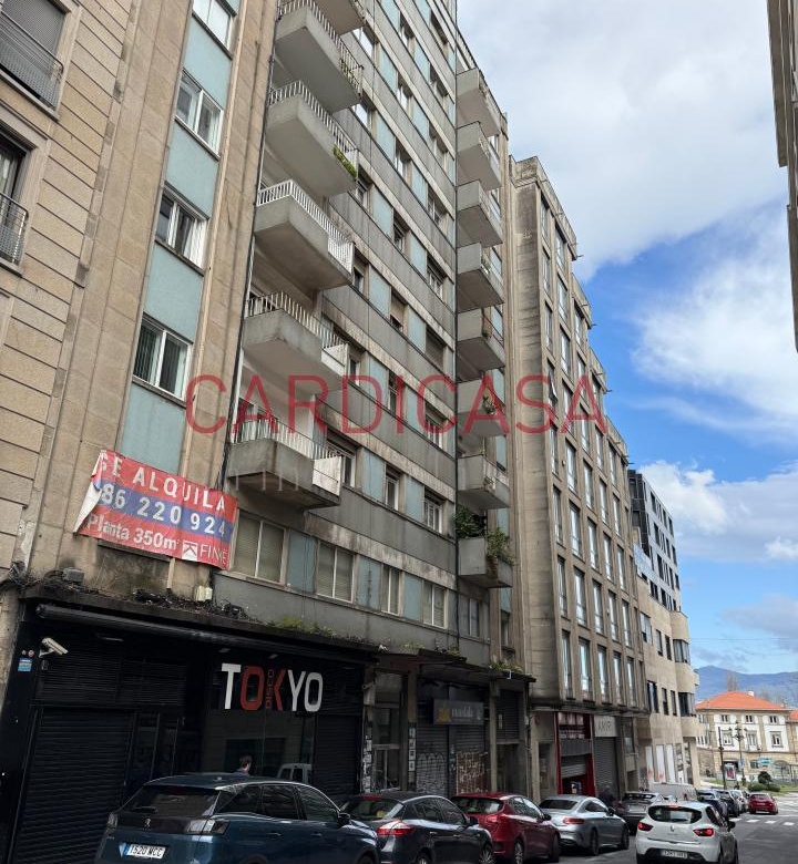 Entresuelo de 430 m² en pleno centro de Vigo.