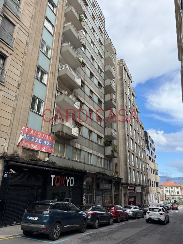 Entresuelo de 430 m² en pleno centro de Vigo.