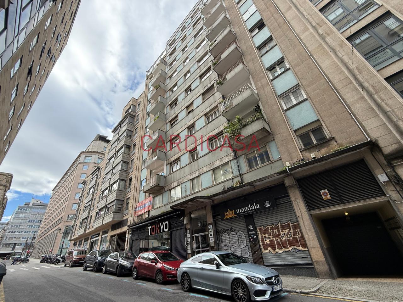 Entresuelo de 430 m² en pleno centro de Vigo.