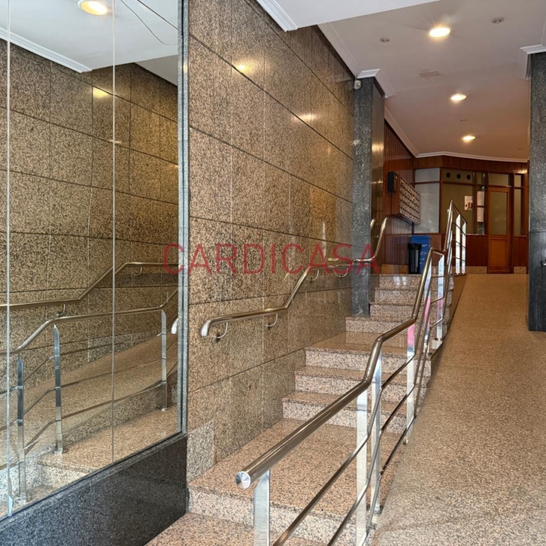 Entresuelo de 430 m² en pleno centro de Vigo.