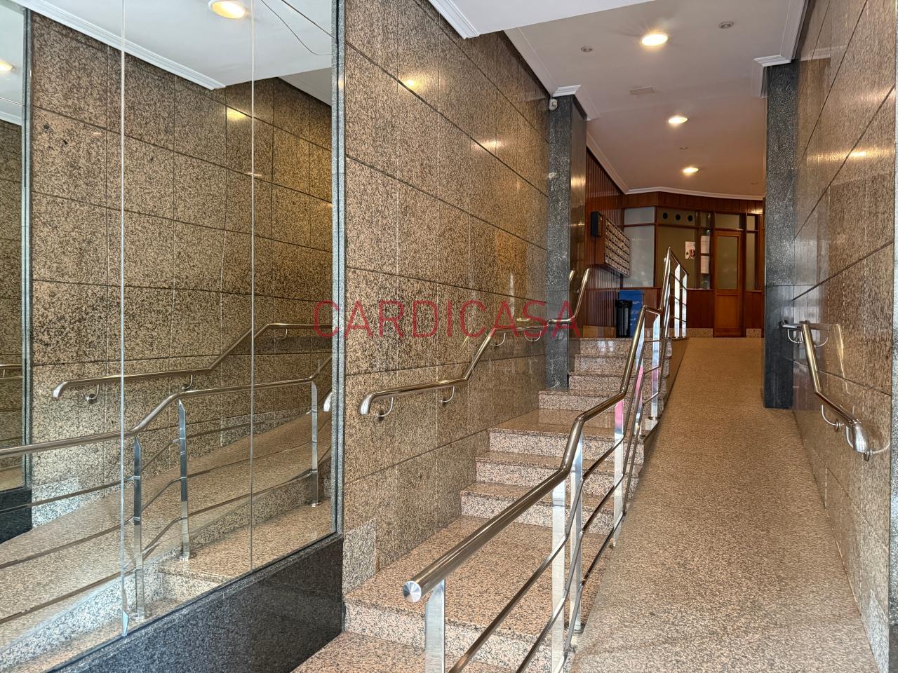 Entresuelo de 430 m² en pleno centro de Vigo.