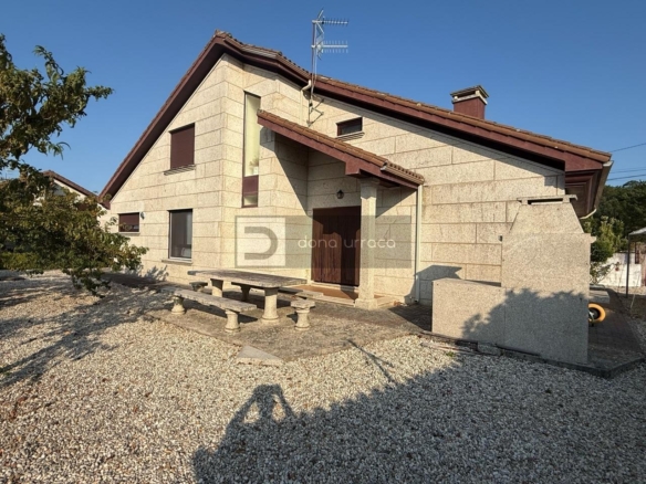 CHALET DE PIEDRA EN VENTA EN TOMIÑO CON VISTAS PANORÁMICAS – CARREGAL