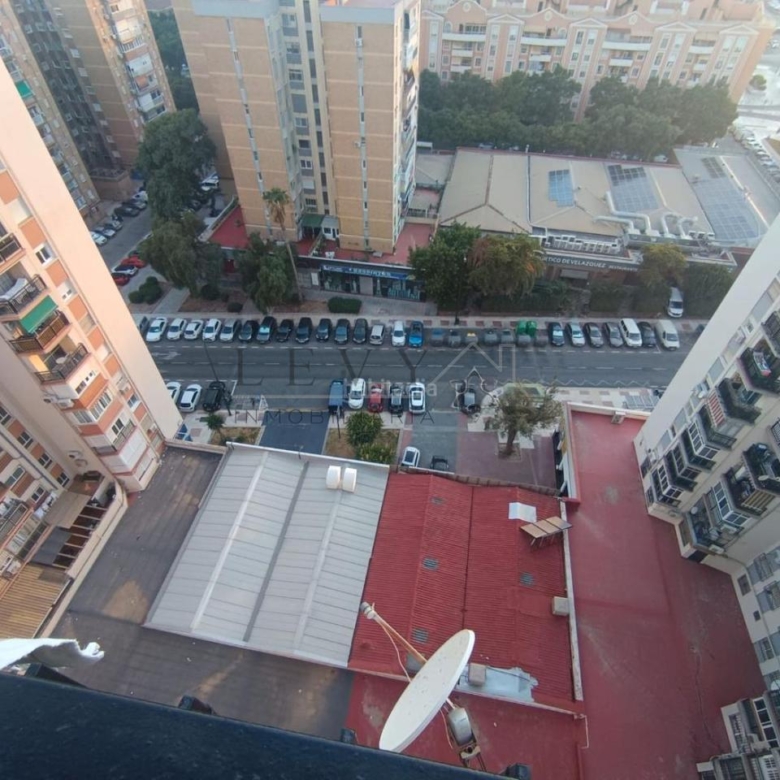 ** OPORTUNIDAD ATICO ESTUPENDO EN MALAGA **