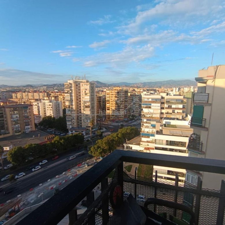 ** OPORTUNIDAD ATICO ESTUPENDO EN MALAGA **