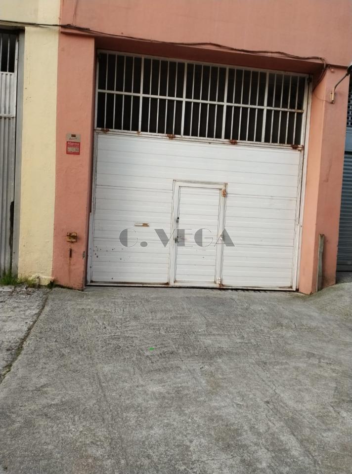 En la calle López Mora un bajo o almacen de 190 metros cuadrados con dos cámaras frigoríficas.