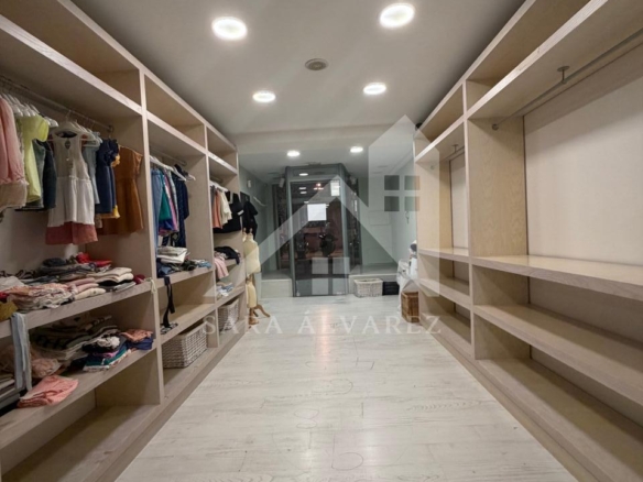 SE ALQUILA LOCAL EN LA CALLE GARCÍA CAMBA PRÓXIMO A LA PEREGRINA