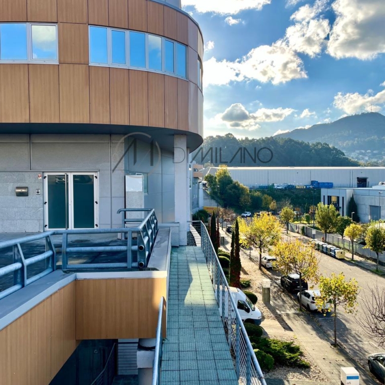 Nave industrial en alquiler – Polígono de Valladares (Vigo)