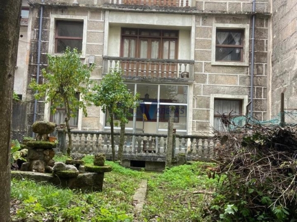 Edificio completo en Carballiño (O)