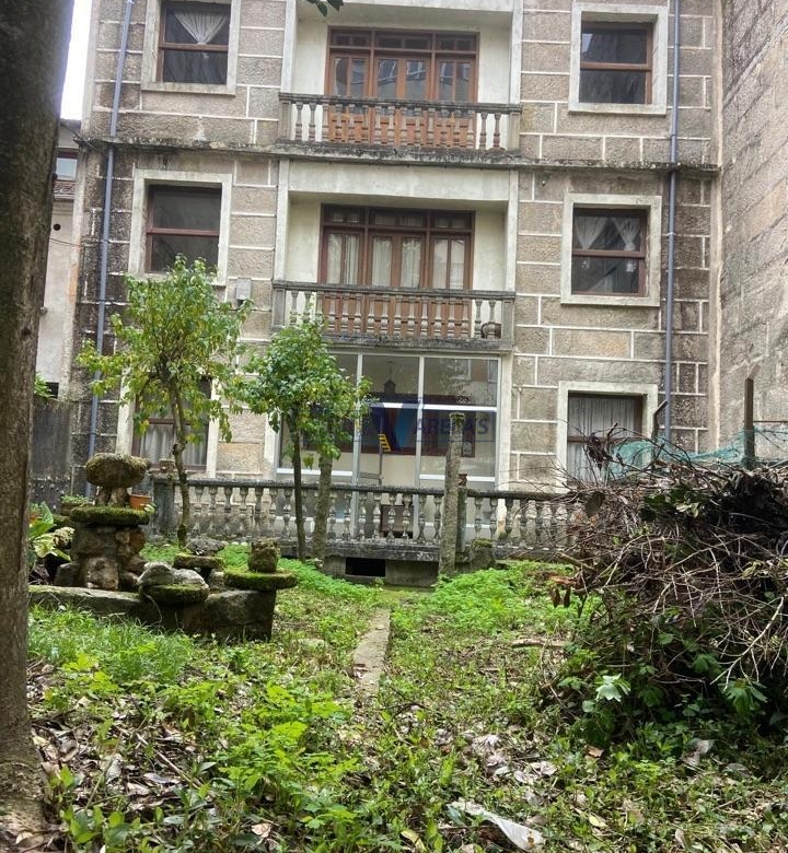 Edificio completo en Carballiño (O)