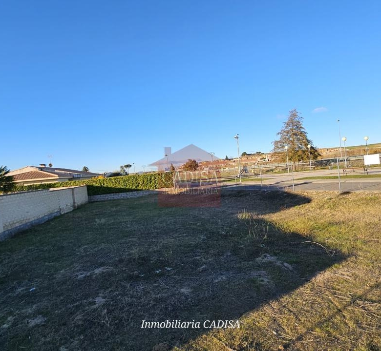 PARCELA EN VENTA PARA CHALET EN LOS ALMENDROS. REF 138