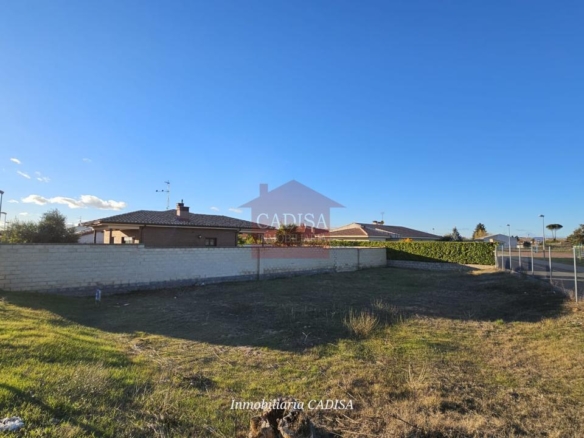 PARCELA EN VENTA PARA CHALET EN LOS ALMENDROS. REF 138