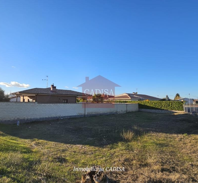 PARCELA EN VENTA PARA CHALET EN LOS ALMENDROS. REF 138