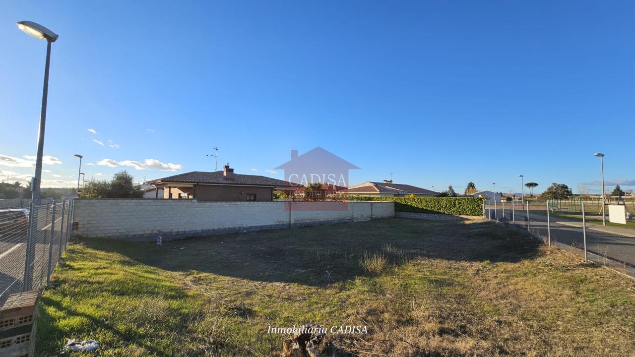176423434684000008912_176423124510 PARCELA EN VENTA PARA CHALET EN LOS ALMENDROS. REF 138