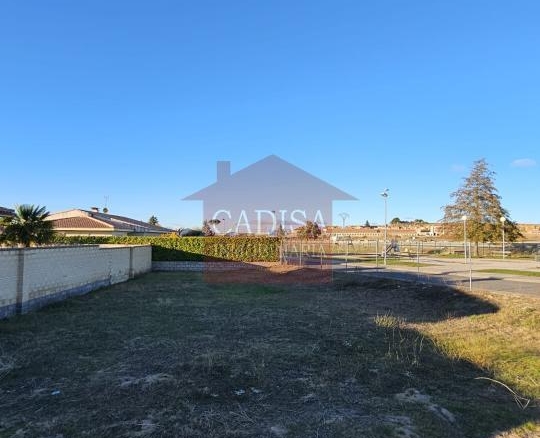 PARCELA EN VENTA PARA CHALET EN LOS ALMENDROS. REF 138