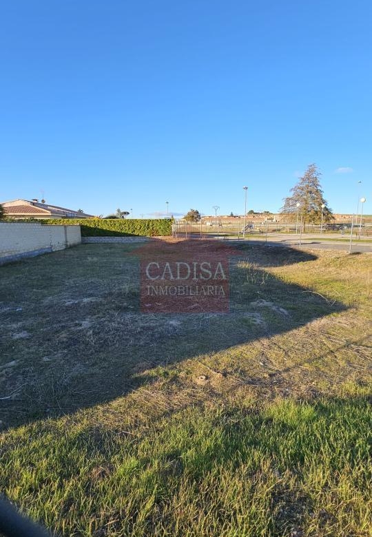 PARCELA EN VENTA PARA CHALET EN LOS ALMENDROS. REF 138