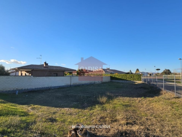 PARCELA EN VENTA PARA CHALET EN LOS ALMENDROS. REF 138