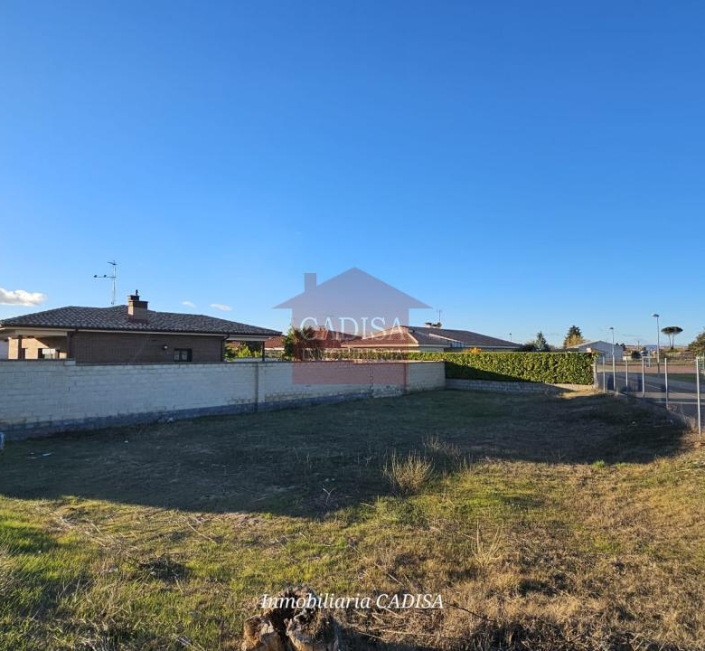 PARCELA EN VENTA PARA CHALET EN LOS ALMENDROS. REF 138