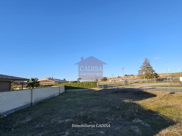 PARCELA EN VENTA PARA CHALET EN LOS ALMENDROS. REF 138