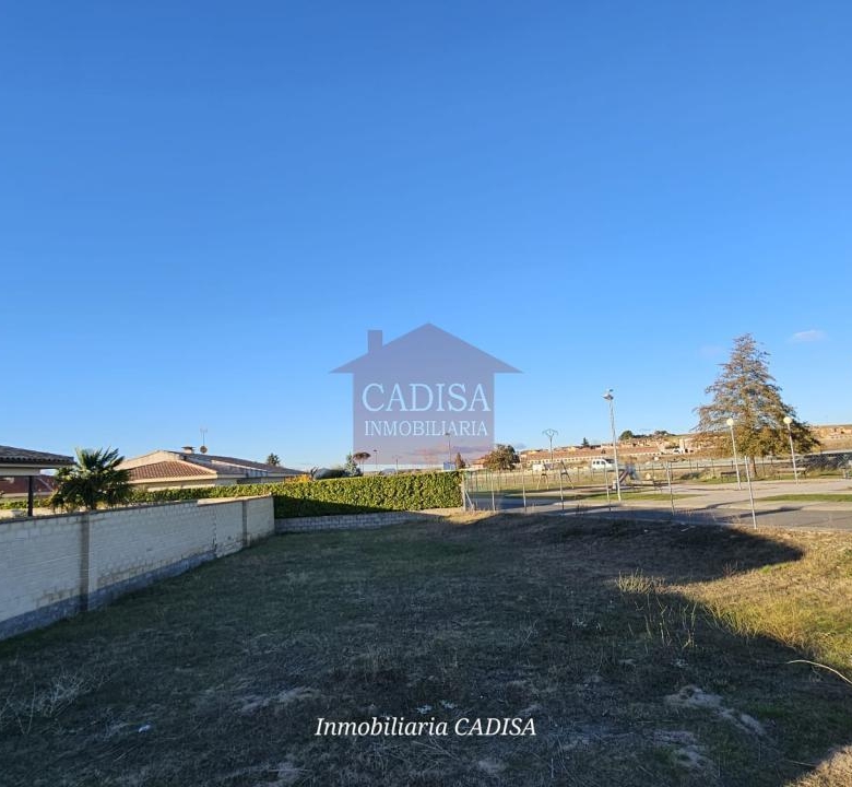 PARCELA EN VENTA PARA CHALET EN LOS ALMENDROS. REF 138