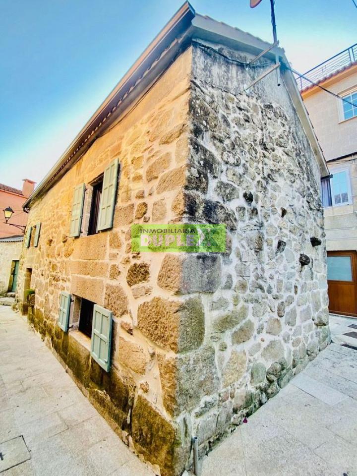 176432258919100043264_176431997279 Vive la auténtica esencia de Combarro en esta casa de piedra