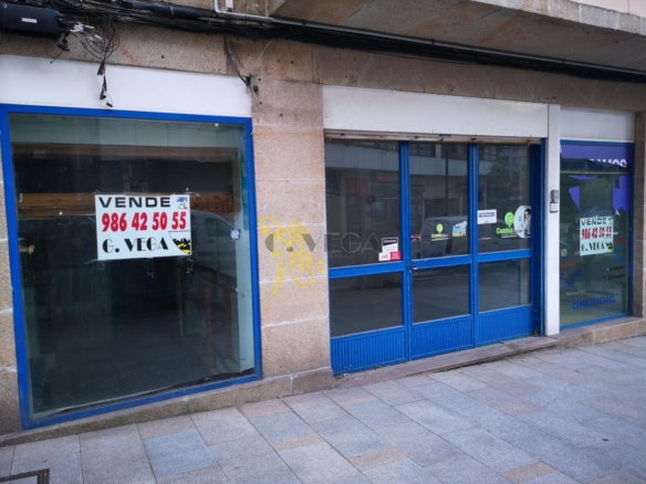 Amplio bajo comercial muy próximo a la plaza de España. Oportunidad.