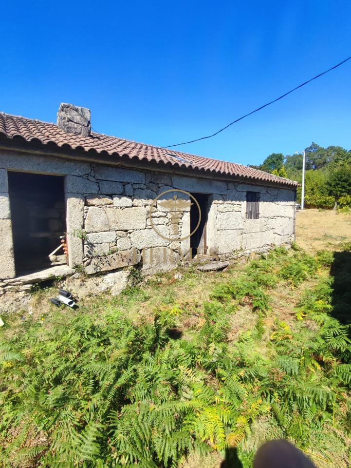 176484616019600038648_176484595079 Se vende casa rustica en obra, Porriño.