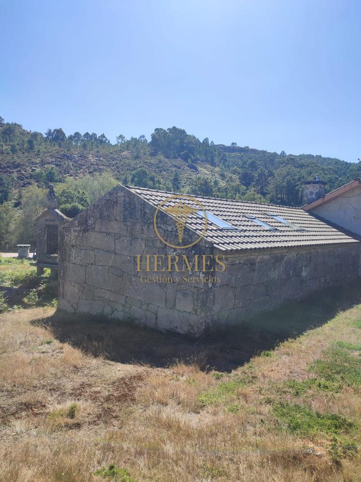176484616359700038648_176484594461 Se vende casa rustica en obra, Porriño.