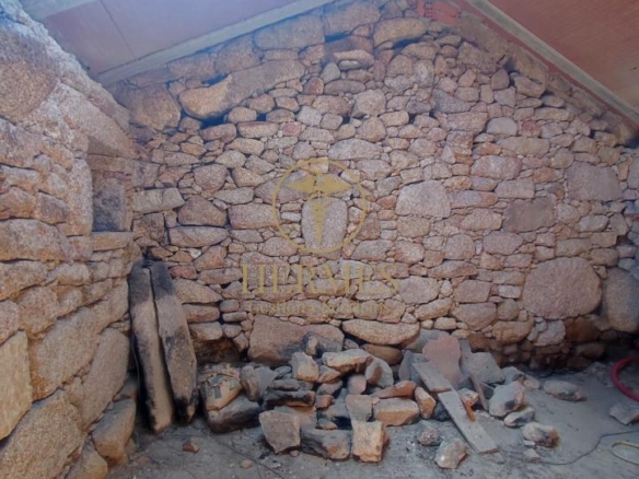 Se vende casa rustica  en obra, Porriño.