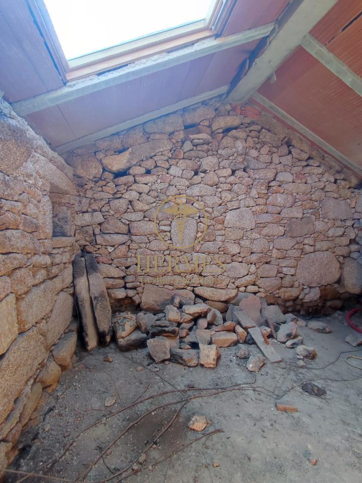 176484616619200038648_176484594977 Se vende casa rustica en obra, Porriño.