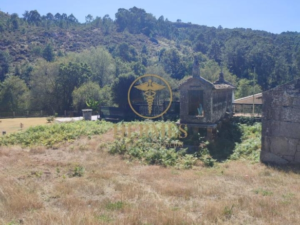 Se vende casa rustica  en obra, Porriño.
