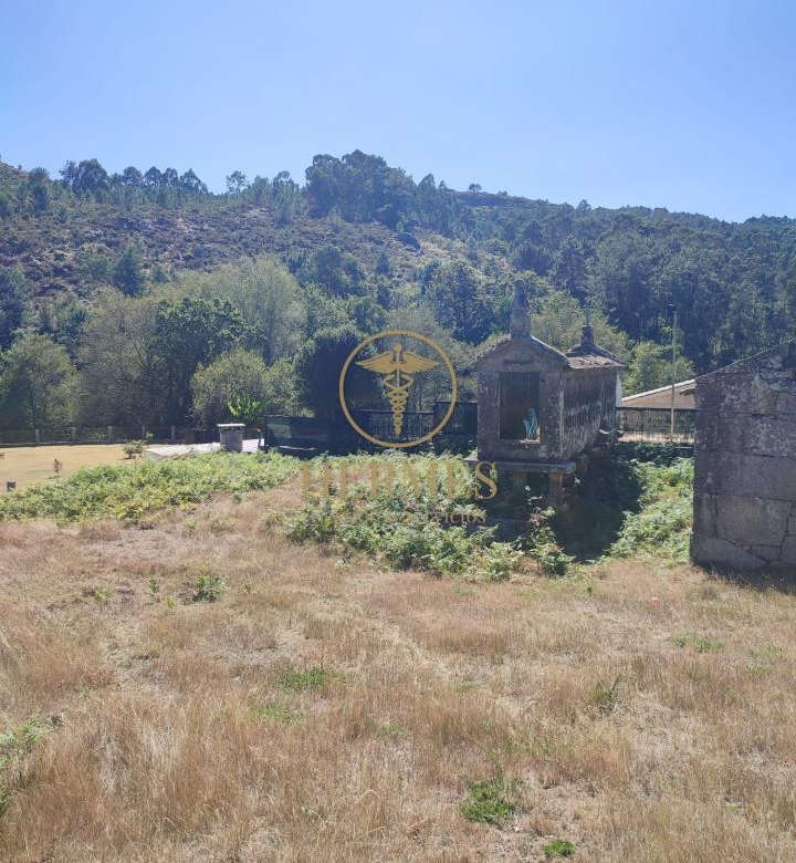 Se vende casa rustica  en obra, Porriño.