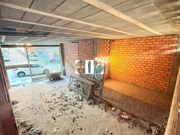 Local Comercial con Posibilidad de Cambio a Vivienda | Oportunidad en el Calvario.