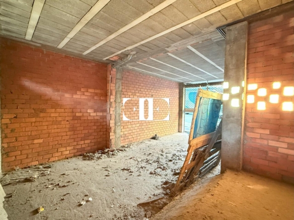 Local Comercial con Posibilidad de Cambio a Vivienda | Oportunidad en el Calvario.