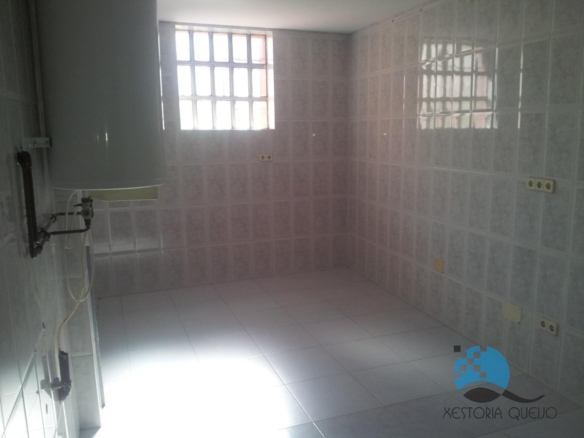 BAJO COMERCIAL EN ESQUINA ZONA GADIS