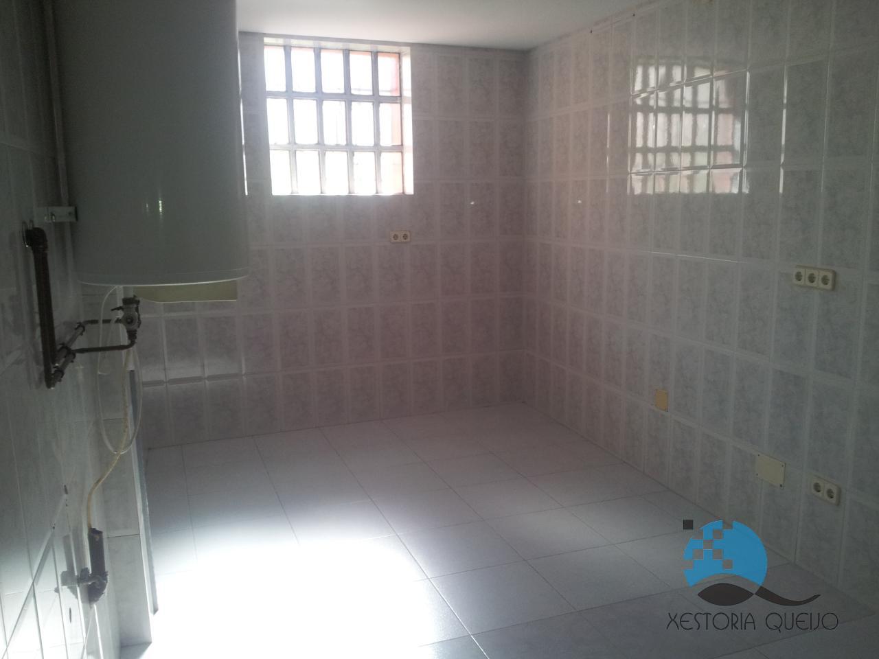 176553870192200024674_176375446852 BAJO COMERCIAL EN ESQUINA ZONA GADIS