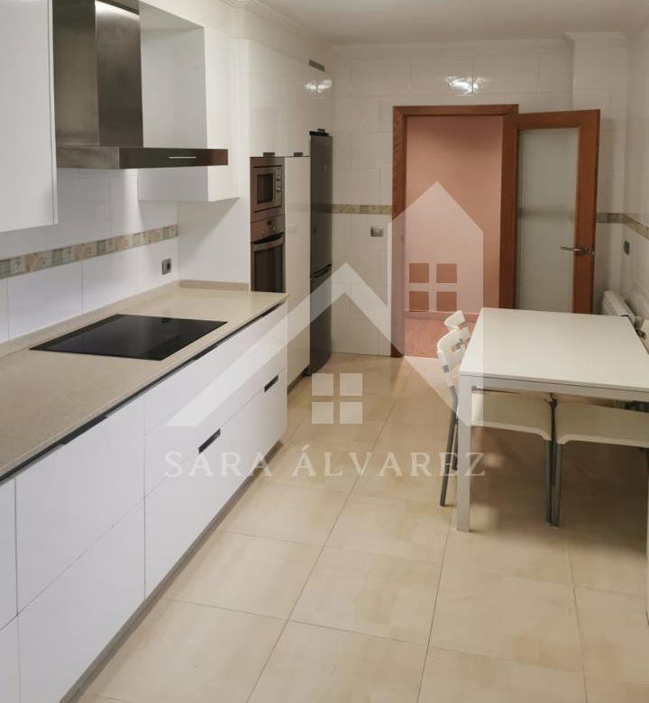 SE VENDE LUMINOSO Y MODERNO PISO DE TRES HABITACIONES ZONA CAMPOLONGO
