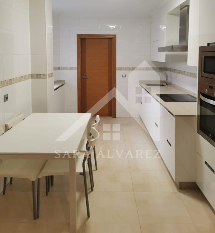 SE VENDE LUMINOSO Y MODERNO PISO DE TRES HABITACIONES ZONA CAMPOLONGO