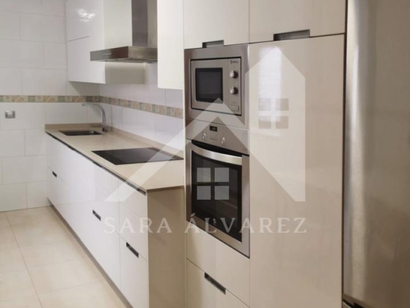 SE VENDE LUMINOSO Y MODERNO PISO DE TRES HABITACIONES ZONA CAMPOLONGO