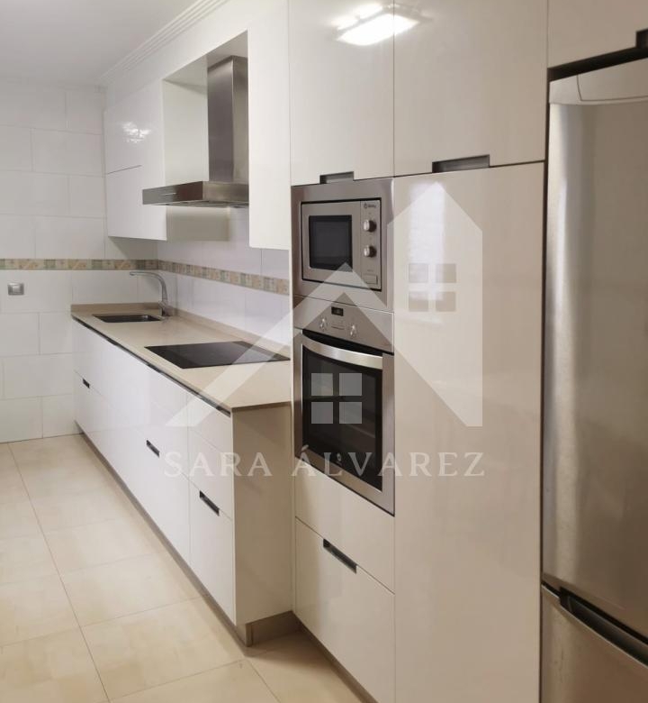 SE VENDE LUMINOSO Y MODERNO PISO DE TRES HABITACIONES ZONA CAMPOLONGO