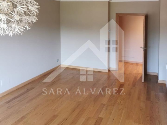 SE VENDE LUMINOSO Y MODERNO PISO DE TRES HABITACIONES ZONA CAMPOLONGO
