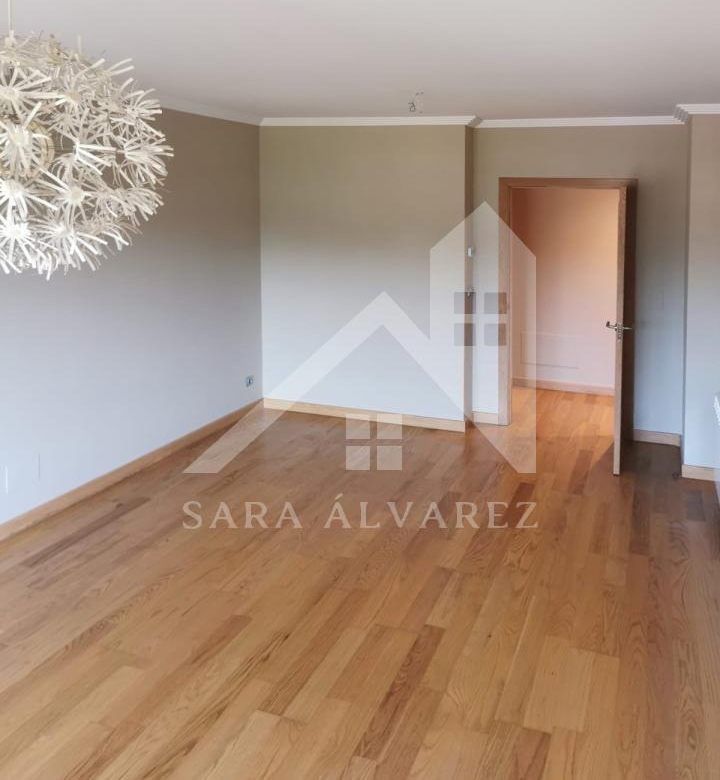 SE VENDE LUMINOSO Y MODERNO PISO DE TRES HABITACIONES ZONA CAMPOLONGO
