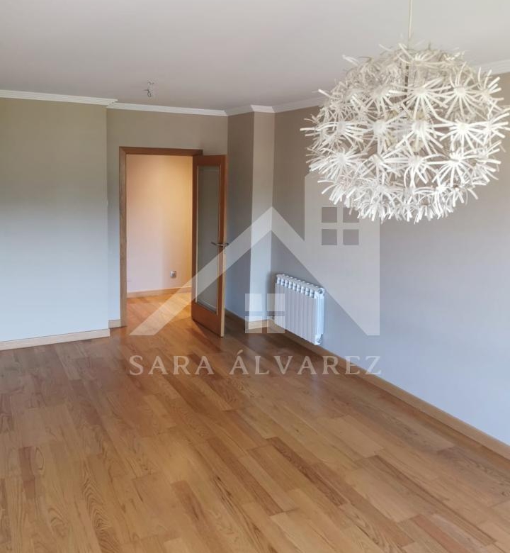 SE VENDE LUMINOSO Y MODERNO PISO DE TRES HABITACIONES ZONA CAMPOLONGO