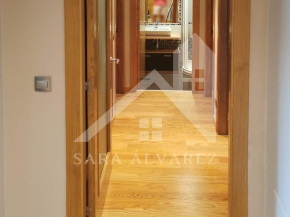 SE VENDE LUMINOSO Y MODERNO PISO DE TRES HABITACIONES ZONA CAMPOLONGO