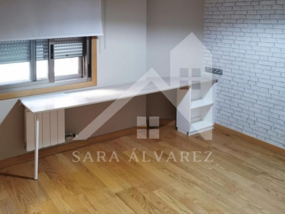 SE VENDE LUMINOSO Y MODERNO PISO DE TRES HABITACIONES ZONA CAMPOLONGO