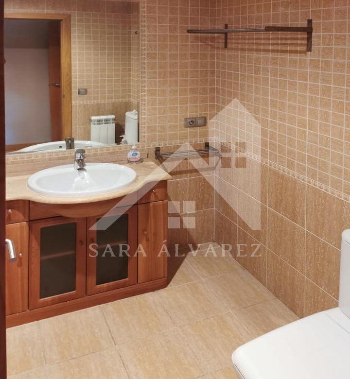 SE VENDE LUMINOSO Y MODERNO PISO DE TRES HABITACIONES ZONA CAMPOLONGO