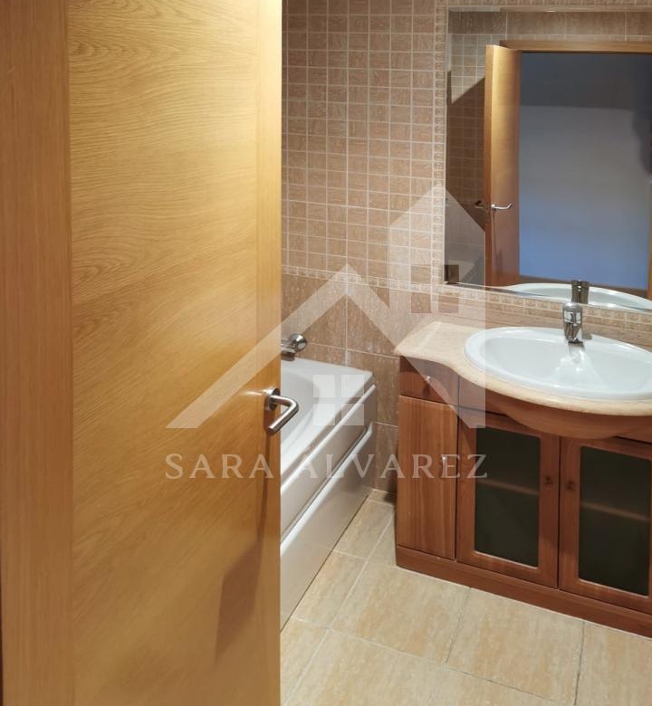 SE VENDE LUMINOSO Y MODERNO PISO DE TRES HABITACIONES ZONA CAMPOLONGO