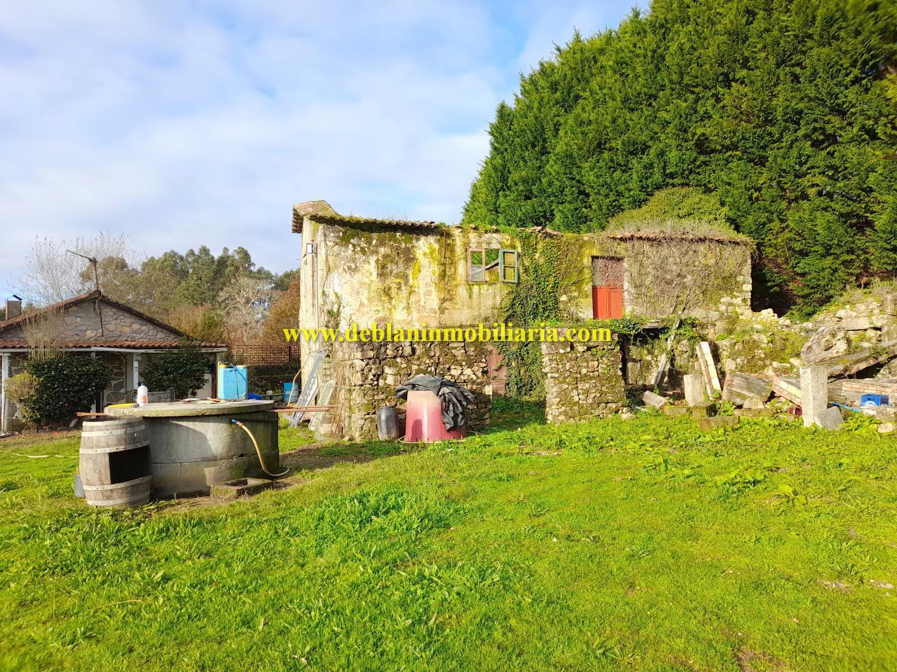 176598978354900010475_176598975660 TERRENO DE 2.200 M2 CON DOS CASAS DE PIEDRA A REHABILTAR