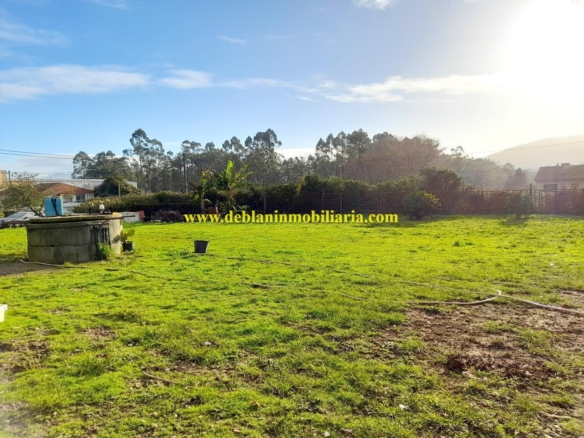 TERRENO DE 2.200 M2 CON DOS CASAS DE PIEDRA A REHABILTAR