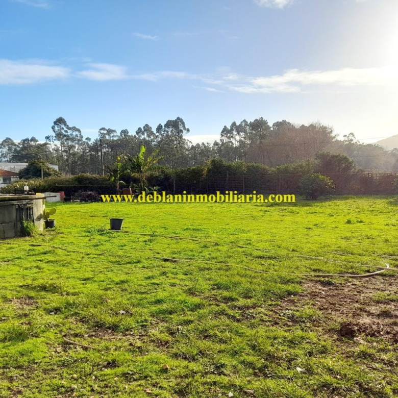 TERRENO DE 2.200 M2 CON DOS CASAS DE PIEDRA A REHABILTAR