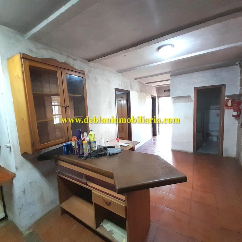 TERRENO DE 2.200 M2 CON DOS CASAS DE PIEDRA A REHABILTAR